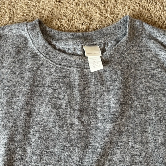 H&M basic tee - Picture 2 of 2